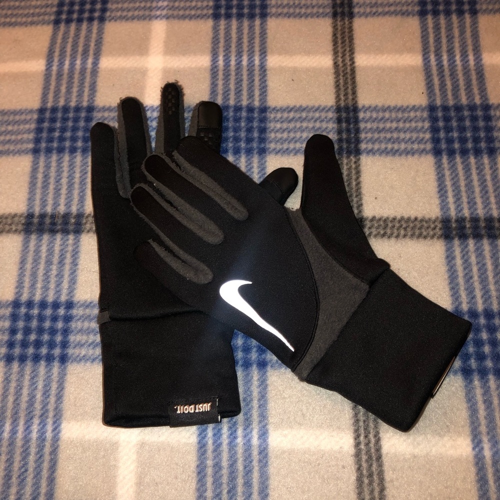 Nike reflective gloves